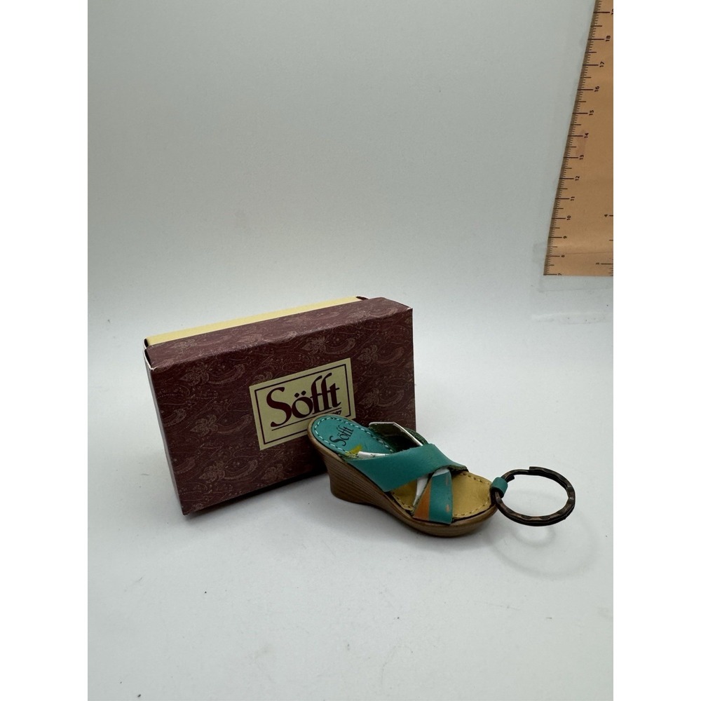 Sofft Green Leather‎ Wedge Key Chain In Tiny Shoebox New In Box